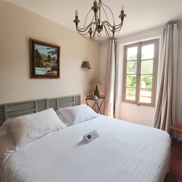 chambre_mousseigne_chateau_le_bouis_hebergement_gruissan chambre_mousseigne_chateau_le_bouis_hebergement_gruissan