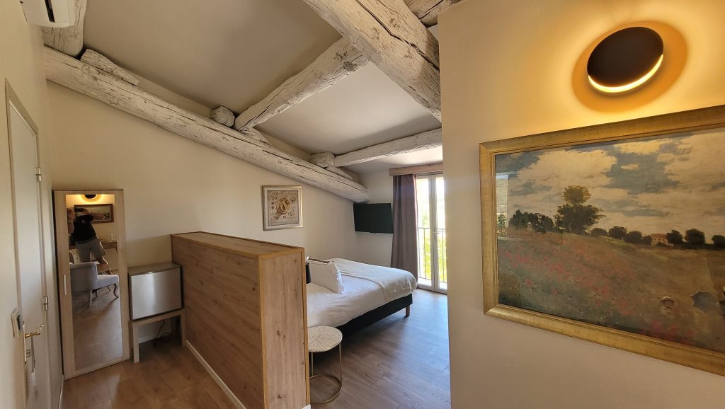 hebergement chambre horizon vue d'ensemble chateau le bouis chambre horizon