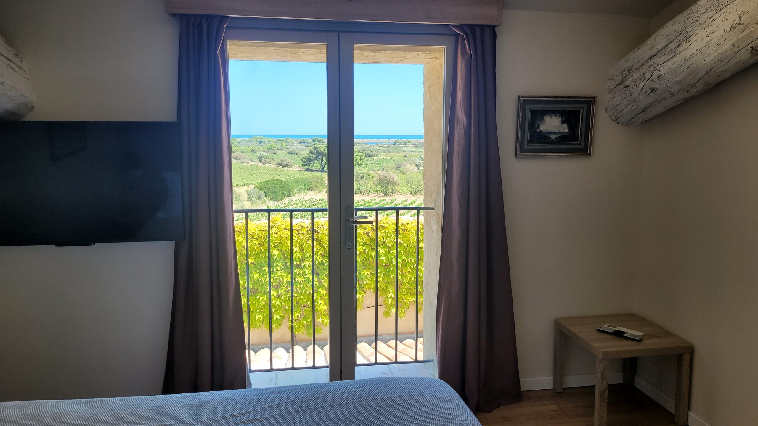 hebergement chambre horizon vue mer fenetre chateau le bouis